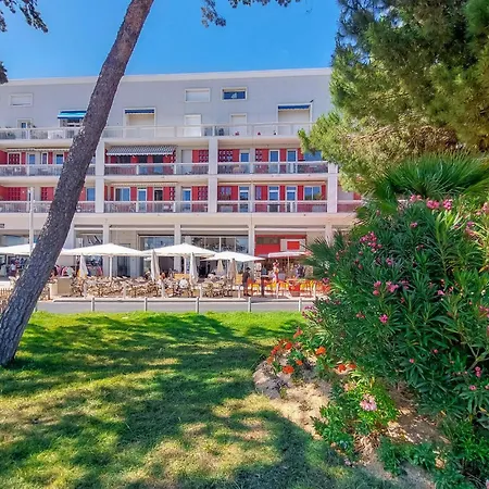 2 Bedroom Awesome In * Royan