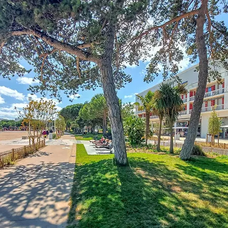 2 Bedroom Awesome In Apartment Royan