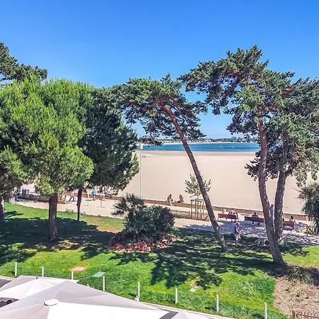 Appartement 2 Bedroom Awesome In Royan