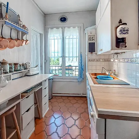 2 Bedroom Awesome In Royan