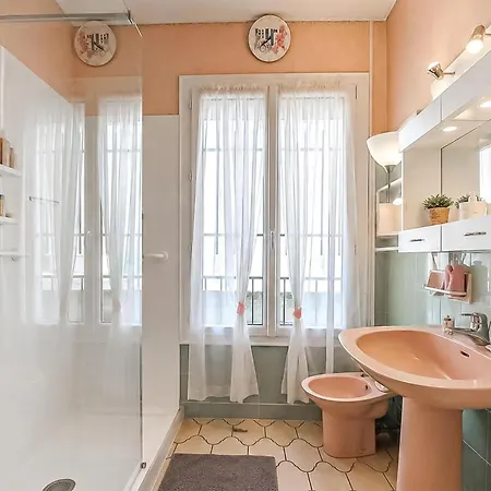 2 Bedroom Awesome In Apartment Royan